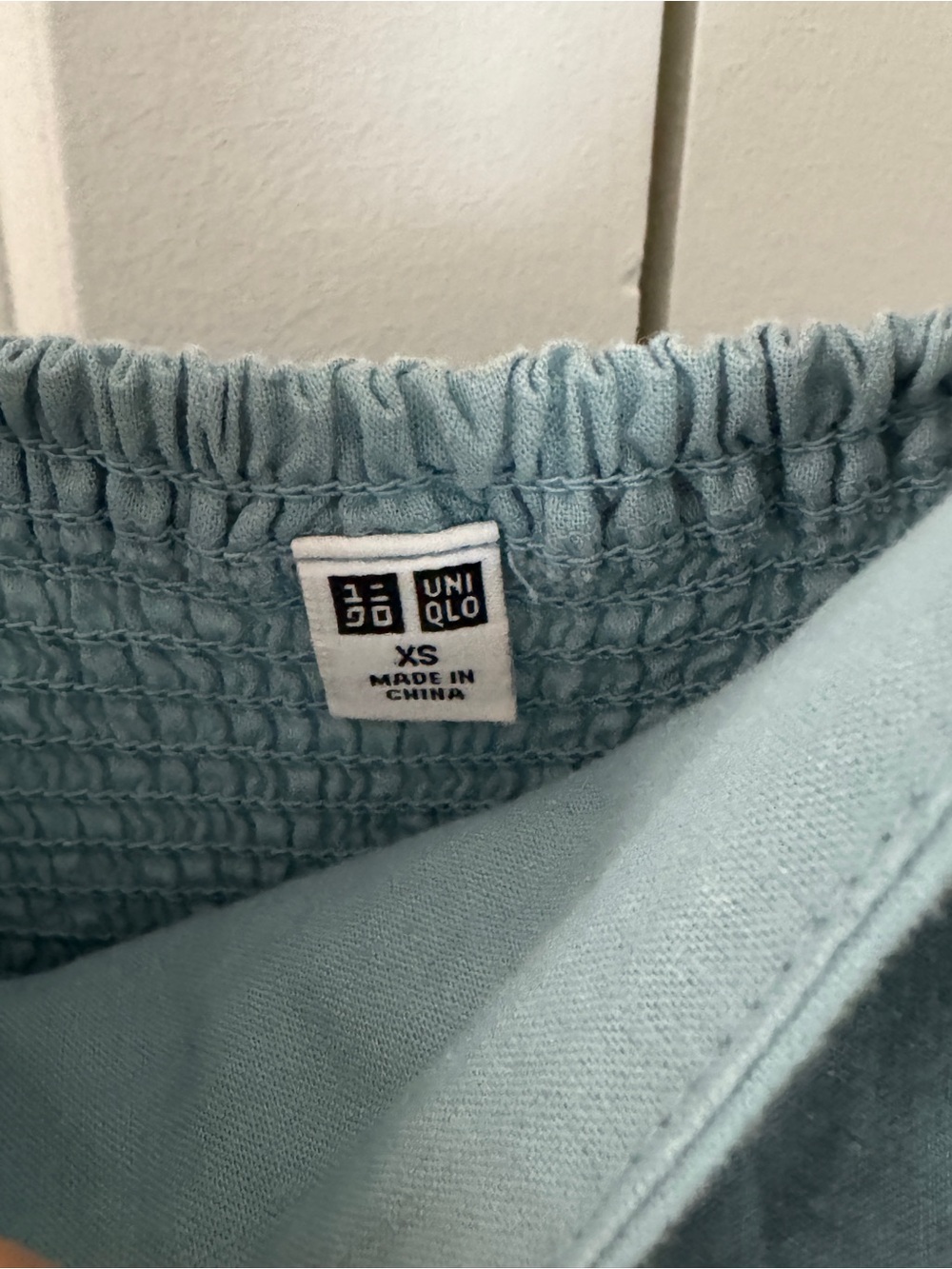 Two Uniqlo Sleeveless Midi Dresses, White and Blue, Cotton Linen - Picture 4 of 5